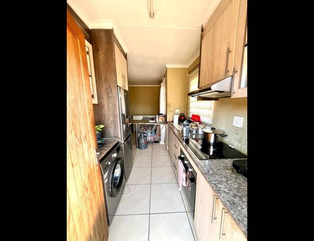 2 BEDROOM HOUSE FOR SALE IN WESTONARIA